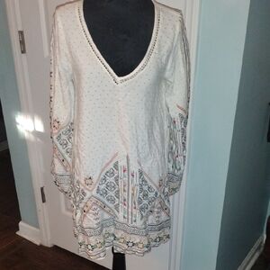 NWT Roxy White and Black Patterned V-Neck Tunic